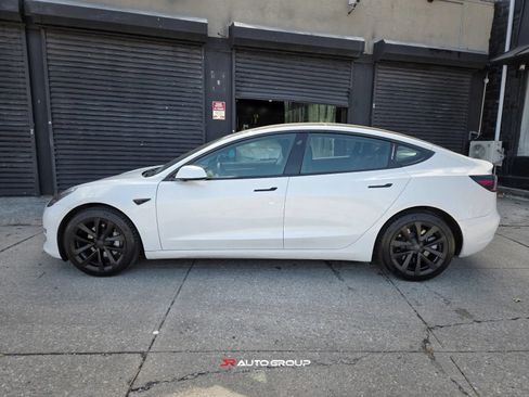 Used 2022 Tesla Model 3 Long Range AWD/4WD image 4
