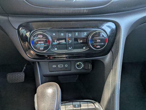 Used 2022 Buick Encore GX Select FWD image 19