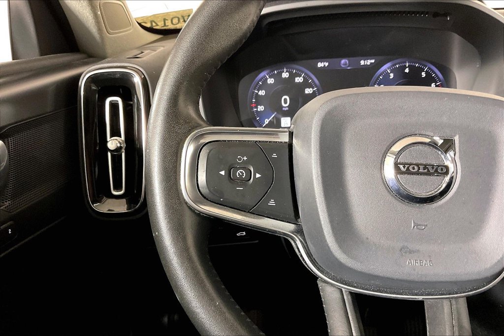 Used 2020 Volvo XC40 T4 Momentum FWD image 18