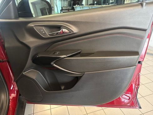 Used 2025 Chevrolet Trax RS w/ Driver Confidence Package FWD image 30