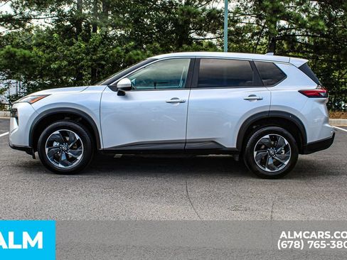 Used 2024 Nissan Rogue SV AWD/4WD image 6