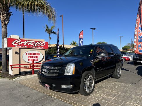 Used 2012 Cadillac Escalade Premium image 4