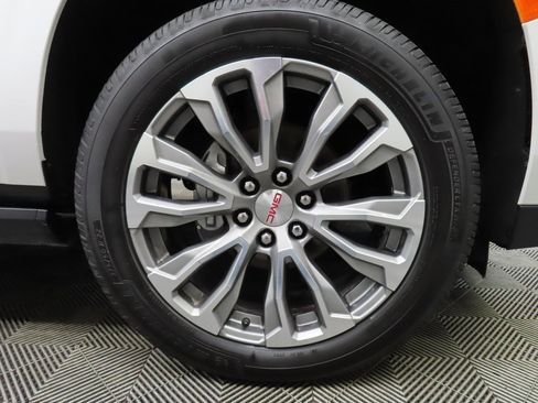 Used 2021 GMC Yukon XL Denali w/ Denali Premium Package image 29