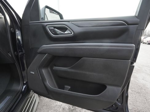 Used 2023 GMC Yukon SLT w/ SLT Premium Package image 14