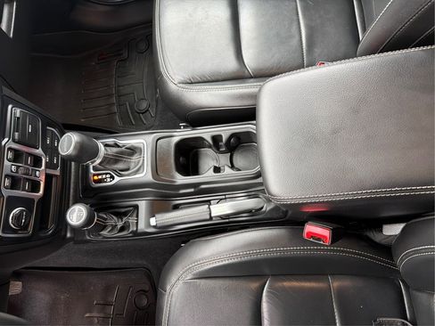 Used 2020 Jeep Gladiator Overland image 17