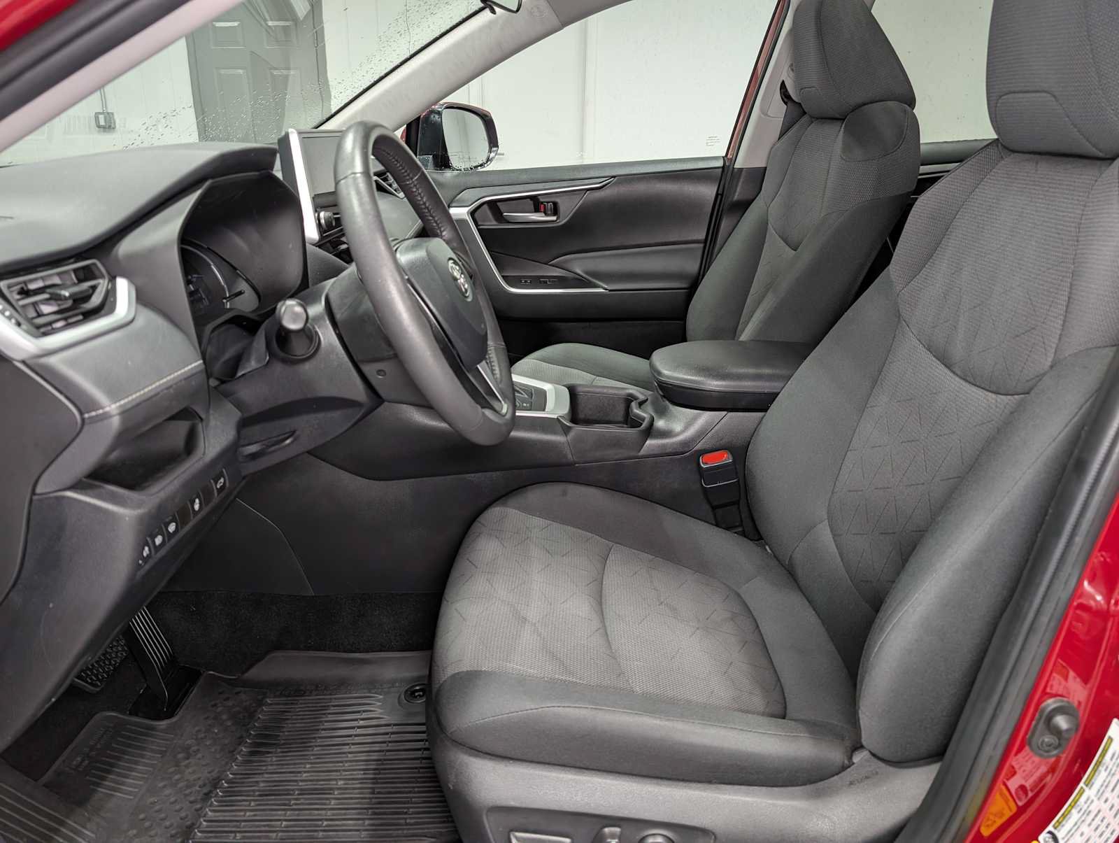 Used 2024 Toyota RAV4 XLE w/ Convenience Package AWD/4WD image 4