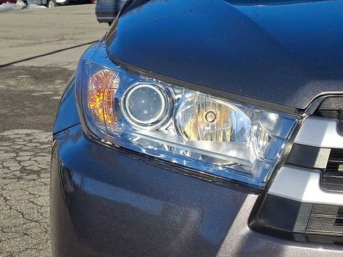 Used 2018 Toyota Highlander XLE image 9