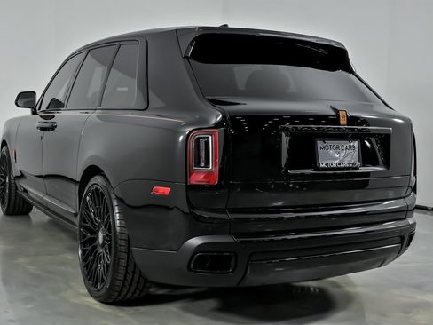 Used 2022 Rolls-Royce Cullinan w/ Dark Exterior Package image 10