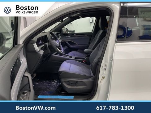 New 2026 Volkswagen Tiguan SE R-Line image 9