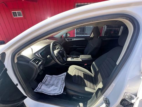 Used 2020 Ford Fusion SE image 9