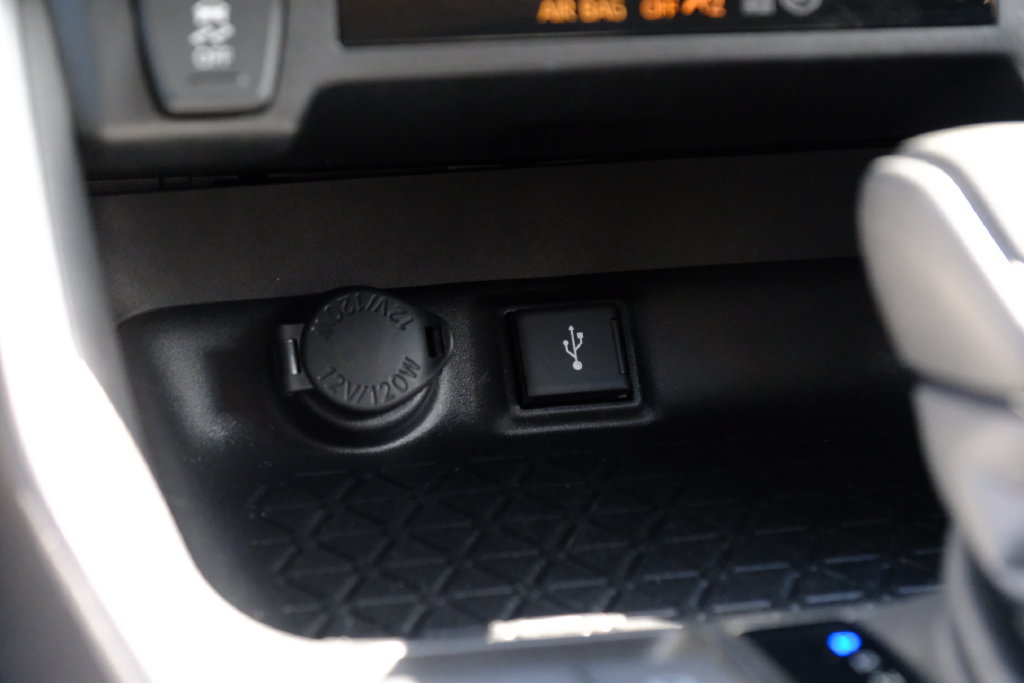 Used 2021 Toyota RAV4 LE AWD/4WD image 26