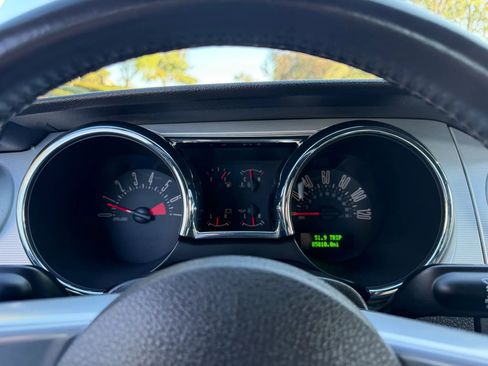 Used 2005 Ford Mustang Premium image 18