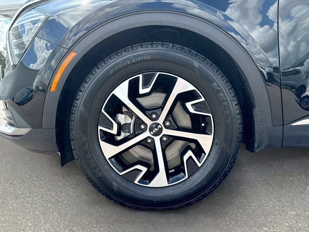 Used 2025 Kia Sportage EX FWD image 29