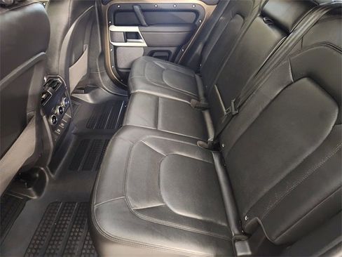 Used 2024 Land Rover Defender 110 S image 32