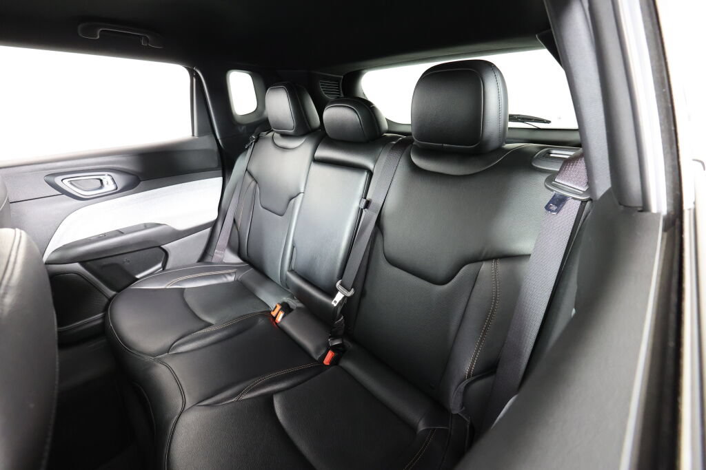 Used 2023 Jeep Compass Latitude AWD/4WD image 15