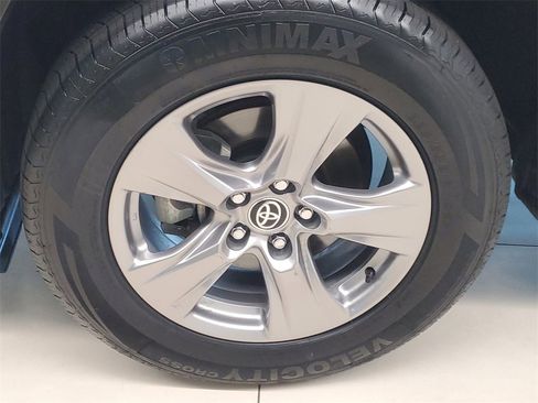 Used 2023 Toyota RAV4 XLE image 4