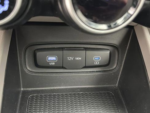Used 2025 Hyundai Venue SEL FWD image 23