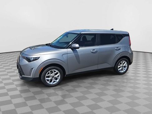 Used 2023 Kia Soul LX w/ Option Group 015 FWD image 4