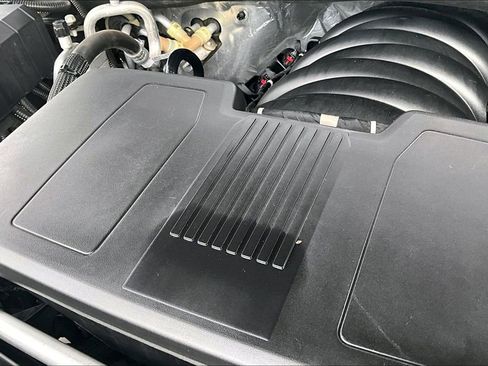 Used 2024 Chevrolet Suburban Premier image 31