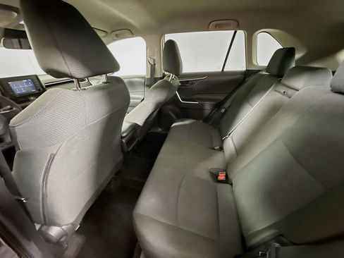 Used 2021 Toyota RAV4 LE FWD image 22