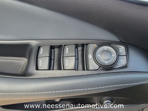 Used 2023 Buick Enclave Essence image 19