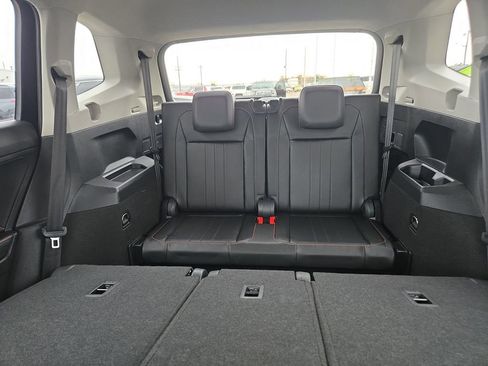 Used 2024 Volkswagen Tiguan Wolfsburg Edition image 21