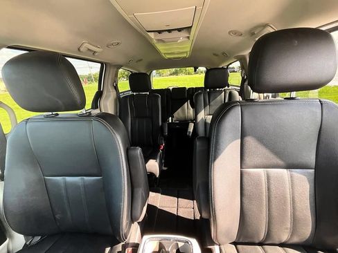 Used 2016 Chrysler Town & Country Touring w/ Driver Convenience Group FWD image 42