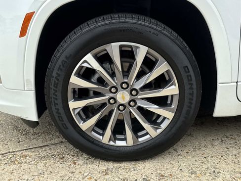 Used 2022 Chevrolet Traverse Premier w/ LPO, Floor Liner Package FWD image 4