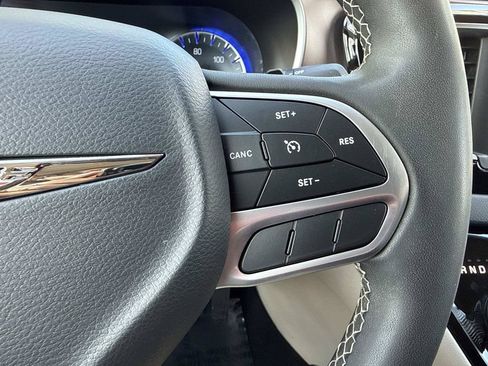 Used 2023 Chrysler Voyager LX FWD image 31