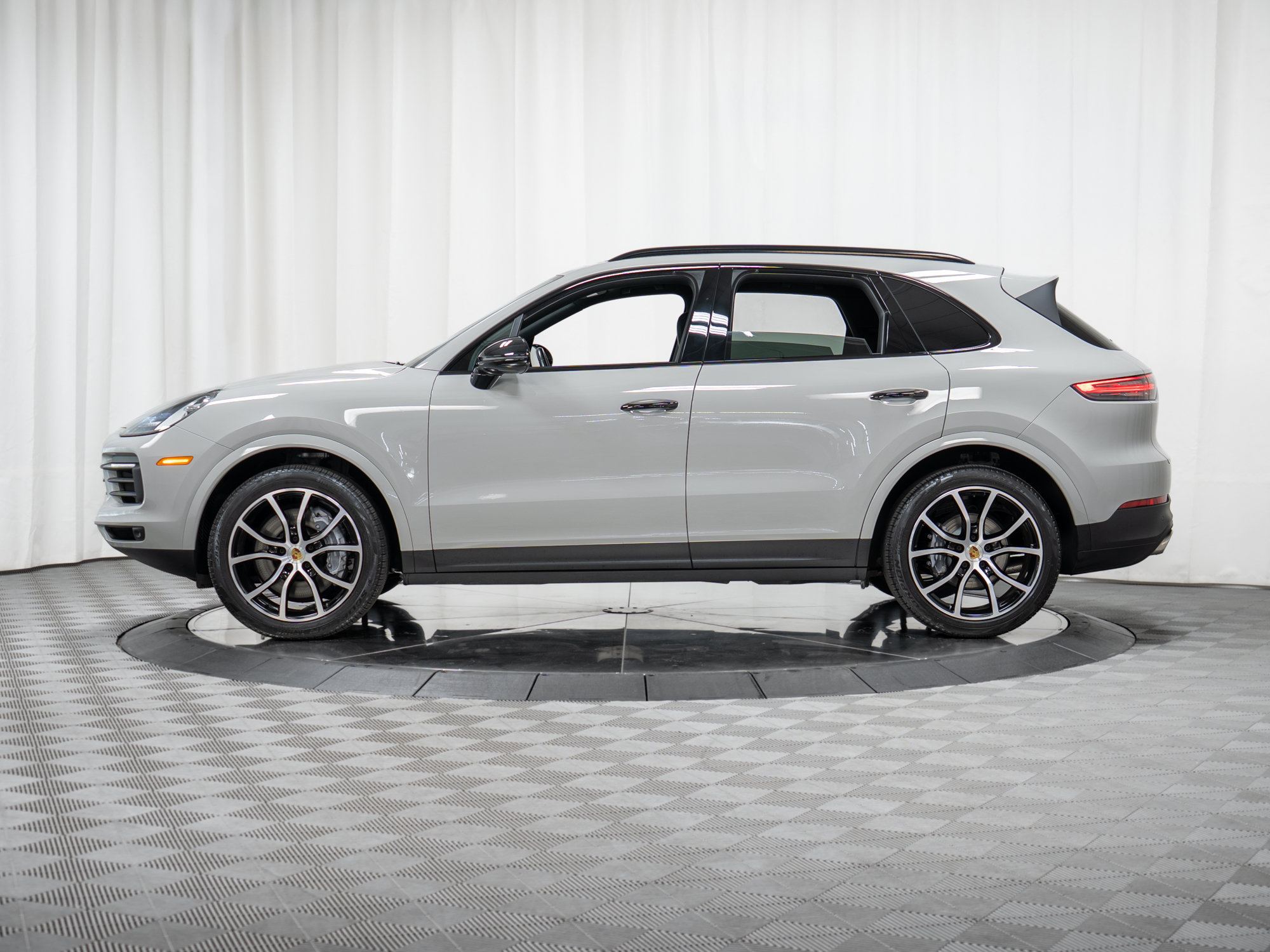 Used 2021 Porsche Cayenne AWD/4WD image 31