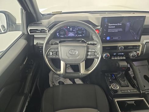 Used 2025 Toyota Tacoma TRD Off-Road AWD/4WD image 11