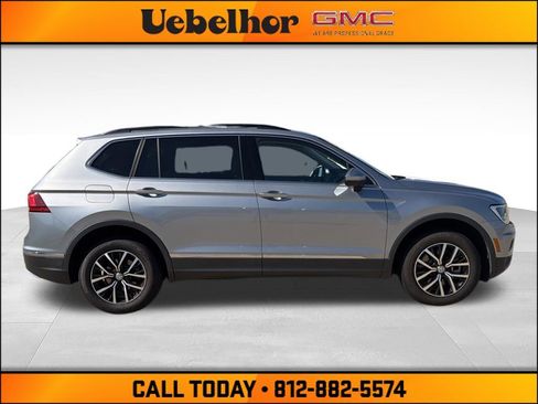 Used 2021 Volkswagen Tiguan SE w/ Panoramic Sunroof Package FWD image 3