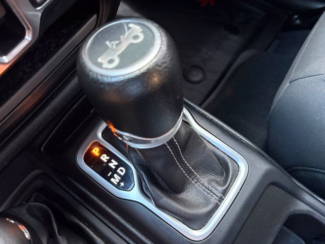 Used 2018 Jeep Wrangler Unlimited Sahara AWD/4WD image 23