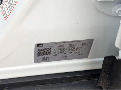 Used 2023 Chevrolet Traverse LT image 17