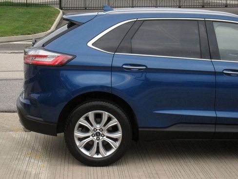 Used 2020 Ford Edge Titanium AWD/4WD image 11