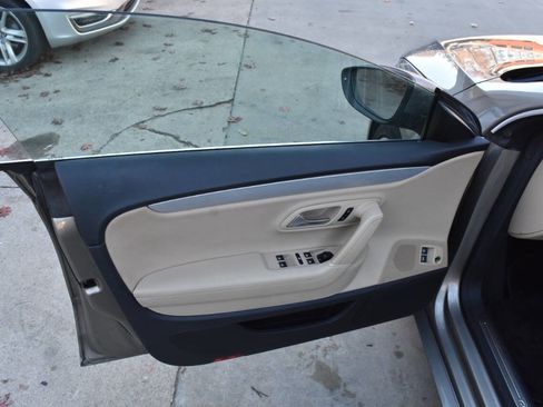 Used 2013 Volkswagen CC Sport image 25