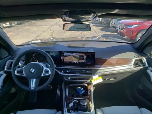 New 2026 BMW X5 xDrive40i w/ M Sport Package AWD/4WD image 8