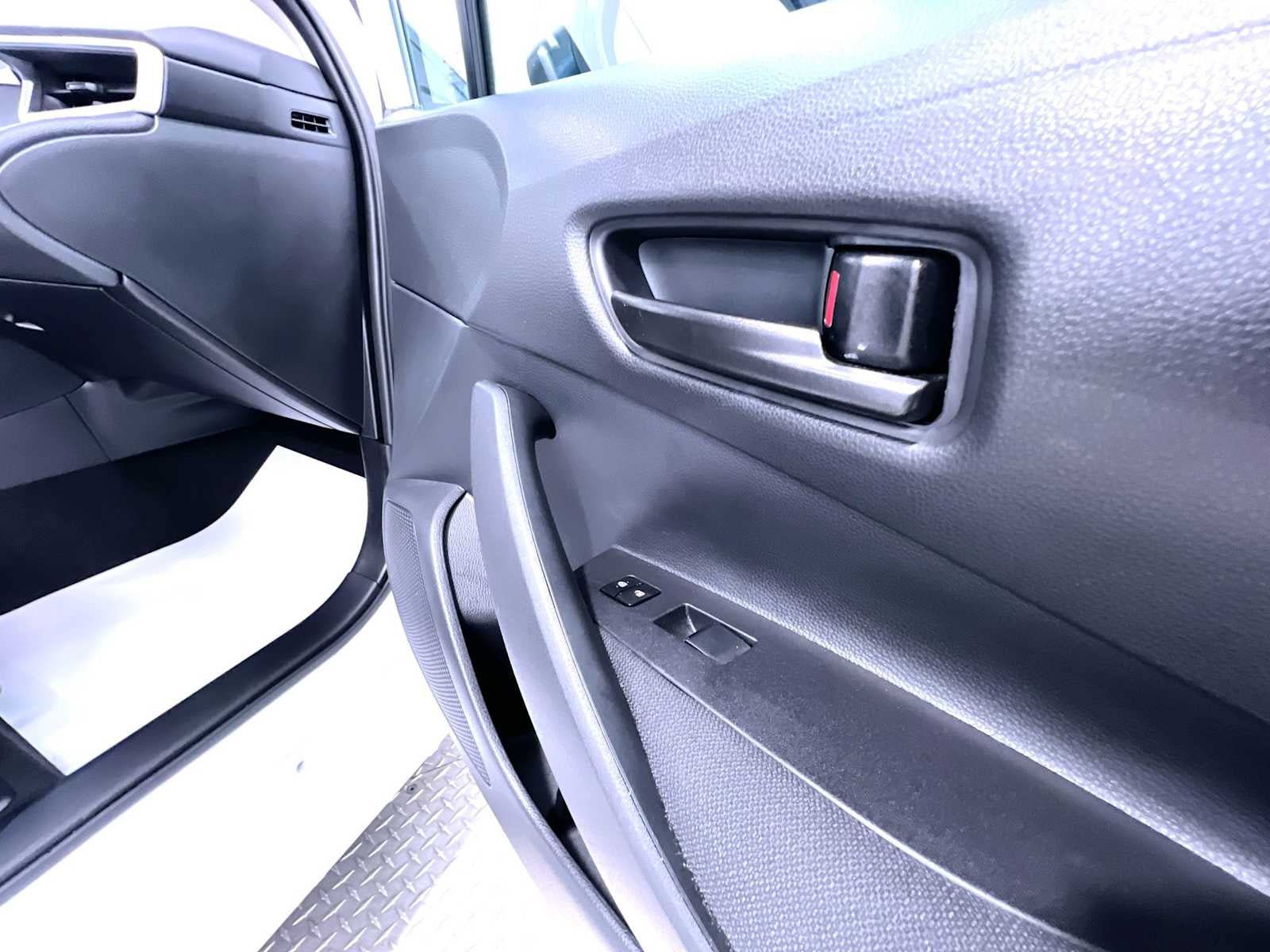 Used 2025 Toyota Corolla LE FWD image 35