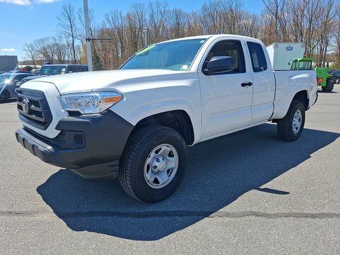 Used 2022 Toyota Tacoma SR AWD/4WD image 3