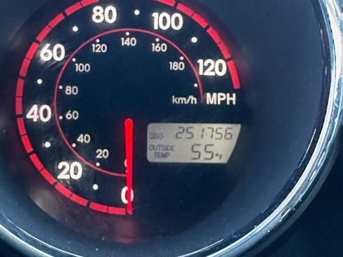 Used 2007 Pontiac Vibe w/ Sun And Sound Package image 12