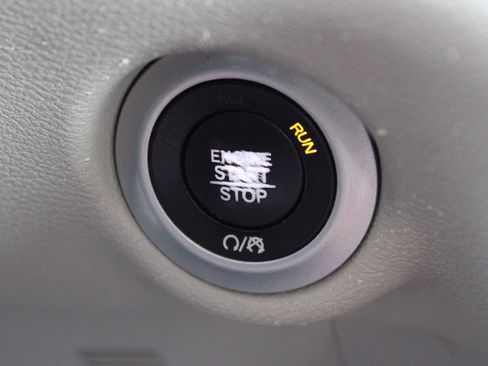 Used 2019 Chrysler Pacifica Touring-L image 35