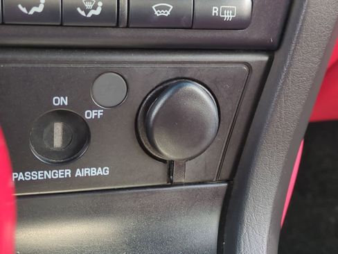 Used 2002 Ford Thunderbird image 28