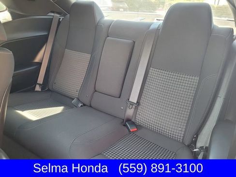 Used 2019 Dodge Challenger SXT w/ Driver Convenience Group RWD image 8