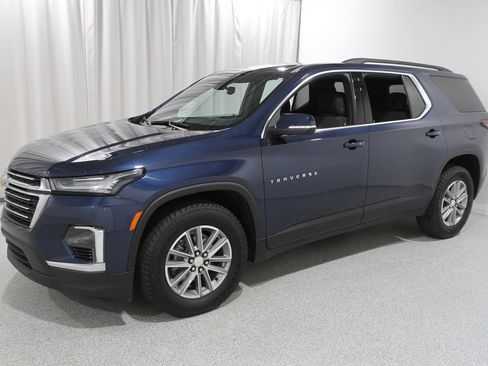 Certified 2023 Chevrolet Traverse LT image 3