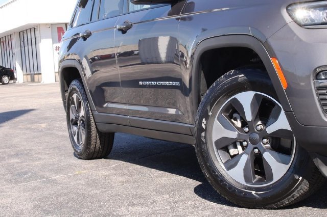 Used 2024 Jeep Grand Cherokee Limited 4xe AWD/4WD image 3