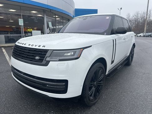 Used 2023 Land Rover Range Rover SE image 1