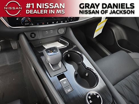 New 2026 Nissan Rogue Platinum w/ Platinum Premium Package image 11