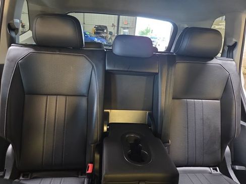 Used 2024 Volkswagen Tiguan SE FWD image 34