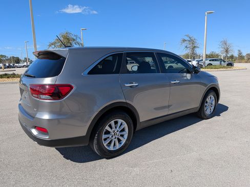 Used 2019 Kia Sorento LX image 5