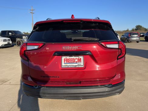 Used 2023 GMC Terrain SLE w/ Driver Convenience Package image 5